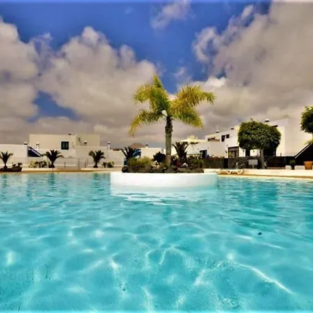 Vacacional Con Balcon La Vela Ferienhaus *